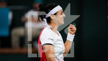2021-10-15 - Ons Jabeur of Tunisia in action during the semi-final of the 2021 BNP Paribas Open WTA 1000 tennis tournament against Paula Badosa of Spain on October 15, 2021 at Indian Wells Tennis Garden in Indian Wells, United States - 2021 BNP PARIBAS OPEN WTA 1000 TENNIS TOURNAMENT - INTERNATIONALS - TENNIS