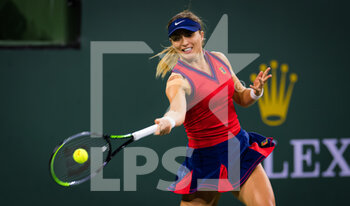 2021-10-15 - Paula Badosa of Spain in action during the semi-final of the 2021 BNP Paribas Open WTA 1000 tennis tournament against Ons Jabeur of Tunisia on October 15, 2021 at Indian Wells Tennis Garden in Indian Wells, United States - 2021 BNP PARIBAS OPEN WTA 1000 TENNIS TOURNAMENT - INTERNATIONALS - TENNIS