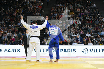 2021-10-17 - Men -100 kg, Arman ADAMIAN of Russia gold medal competes and Asley GONZALEZ of Romania silver meda salute the audience during the Paris Grand Slam 2021, Judo event on October 17, 2021 at AccorHotels Arena in Paris, France - PARIS GRAND SLAM 2021, JUDO EVENT - INTERNATIONALS - TENNIS