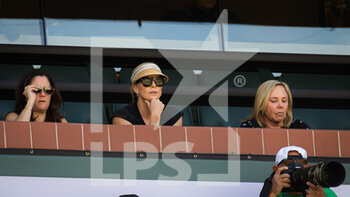 2021-10-16 - Charlize Theron watches the doubles final of the 2021 BNP Paribas Open WTA 1000 tennis tournament on October 16, 2021 at Indian Wells Tennis Garden in Indian Wells, United States - 2021 BNP PARIBAS OPEN WTA 1000 TENNIS TOURNAMENT - INTERNATIONALS - TENNIS