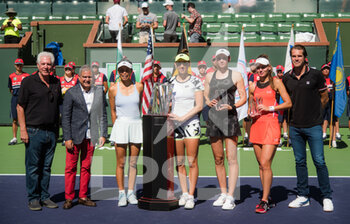 2021-10-16 - Su-Wei Hsieh of Chinese Taipeh, Elise Mertens of Belgium and Elena Rybakina of Kazaksthan & Veronika Kudermetova of Russia with their trophies after the doubles final of the 2021 BNP Paribas Open WTA 1000 tennis tournament on October 16, 2021 at Indian Wells Tennis Garden in Indian Wells, United States - 2021 BNP PARIBAS OPEN WTA 1000 TENNIS TOURNAMENT - INTERNATIONALS - TENNIS