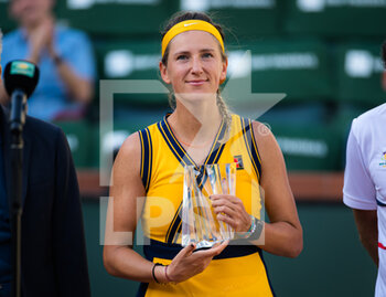 2021-10-16 - Victoria Azarenka of Belarus during the trophy ceremony after the final of the 2021 BNP Paribas Open WTA 1000 tennis tournament against Paula Badosa of Spain on October 17, 2021 at Indian Wells Tennis Garden in Indian Wells, United States - 2021 BNP PARIBAS OPEN WTA 1000 TENNIS TOURNAMENT - INTERNATIONALS - TENNIS