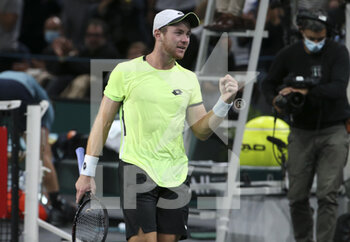 2021-11-01 - Dominik Koepfer of Germany celebrates his first round victory over Andy Murray of Great Britain during day 1 of the Rolex Paris Masters 2021, an ATP Masters 1000 tennis tournament on November 1, 2021 at Accor Arena in Paris, France - ROLEX PARIS MASTERS 2021, AN ATP MASTERS 1000 TENNIS TOURNAMENT - INTERNATIONALS - TENNIS