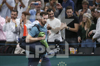 2021-11-01 - Andy Murray of Great Britain leaves the court after his first round defeat during day 1 of the Rolex Paris Masters 2021, an ATP Masters 1000 tennis tournament on November 1, 2021 at Accor Arena in Paris, France - ROLEX PARIS MASTERS 2021, AN ATP MASTERS 1000 TENNIS TOURNAMENT - INTERNATIONALS - TENNIS