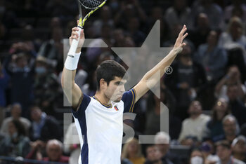 2021-11-02 - Carlos Alcaraz of Spain celebrates his first round victory over Pierre-Hughes Herbert of France during day 2 of the Rolex Paris Masters 2021, an ATP Masters 1000 tennis tournament on November 2, 2021 at Accor Arena in Paris, France - ROLEX PARIS MASTERS 2021, AN ATP MASTERS 1000 TENNIS TOURNAMENT - INTERNATIONALS - TENNIS