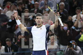 2021-11-02 - Carlos Alcaraz of Spain celebrates his first round victory over Pierre-Hughes Herbert of France during day 2 of the Rolex Paris Masters 2021, an ATP Masters 1000 tennis tournament on November 2, 2021 at Accor Arena in Paris, France - ROLEX PARIS MASTERS 2021, AN ATP MASTERS 1000 TENNIS TOURNAMENT - INTERNATIONALS - TENNIS