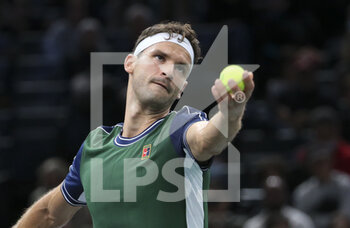 2021-11-02 - Grigor Dimitrov of Bulgaria during day 2 of the Rolex Paris Masters 2021, an ATP Masters 1000 tennis tournament on November 2, 2021 at Accor Arena in Paris, France - ROLEX PARIS MASTERS 2021, AN ATP MASTERS 1000 TENNIS TOURNAMENT - INTERNATIONALS - TENNIS