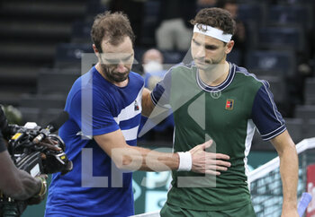 2021-11-02 - Grigor Dimitrov of Bulgaria (right) salutes Richard Gasquet of France after his victory during day 2 of the Rolex Paris Masters 2021, an ATP Masters 1000 tennis tournament on November 2, 2021 at Accor Arena in Paris, France - ROLEX PARIS MASTERS 2021, AN ATP MASTERS 1000 TENNIS TOURNAMENT - INTERNATIONALS - TENNIS