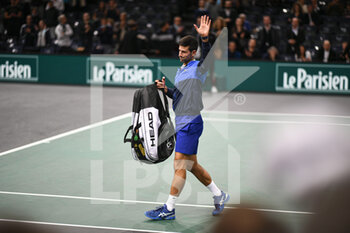 2021-11-02 - Novak Djokovic of Serbia salutes the audience during the Rolex Paris Masters 2021, ATP Masters 1000 tennis tournament, on November 2, 2021 at Accor Arena in Paris, France - ROLEX PARIS MASTERS 2021, ATP MASTERS 1000 TENNIS TOURNAMENT - INTERNATIONALS - TENNIS