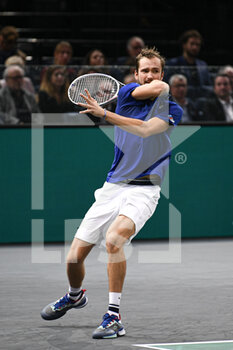 2021-11-03 - Daniil Medvedev of Russia during the Rolex Paris Masters 2021, ATP Masters 1000 tennis tournament, on November 3, 2021 at Accor Arena in Paris, France - ROLEX PARIS MASTERS 2021, ATP MASTERS 1000 TENNIS TOURNAMENT - INTERNATIONALS - TENNIS