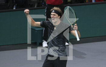 2021-11-04 - Alexander Sascha Zverev of Germany celebrates his victory during the Rolex Paris Masters 2021, ATP Masters 1000 tennis tournament on November 4, 2021 at Accor Arena in Paris, France - ROLEX PARIS MASTERS 2021, ATP MASTERS 1000 TENNIS TOURNAMENT - INTERNATIONALS - TENNIS