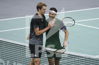 2021-11-04 - Alexander Sascha Zverev of Germany salutes Grigor Dimitrov of Bulgaria at the net after his victory during the Rolex Paris Masters 2021, ATP Masters 1000 tennis tournament on November 4, 2021 at Accor Arena in Paris, France - ROLEX PARIS MASTERS 2021, ATP MASTERS 1000 TENNIS TOURNAMENT - INTERNATIONALS - TENNIS