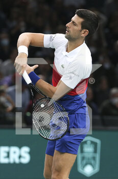 2021-11-07 - Novak Djokovic of Serbia during the Rolex Paris Masters 2021 Final, an ATP Masters 1000 tennis tournament on November 7, 2021 at Accor Arena in Paris, France - ROLEX PARIS MASTERS 2021 FINAL, AN ATP MASTERS 1000 TENNIS TOURNAMENT - INTERNATIONALS - TENNIS