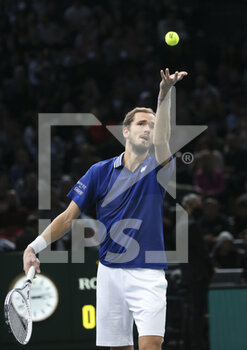 2021-11-07 - Daniil Medvedev of Russia during the Rolex Paris Masters 2021 Final, an ATP Masters 1000 tennis tournament on November 7, 2021 at Accor Arena in Paris, France - ROLEX PARIS MASTERS 2021 FINAL, AN ATP MASTERS 1000 TENNIS TOURNAMENT - INTERNATIONALS - TENNIS