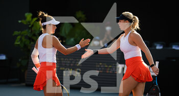 2021-11-11 - Desirae Krawczyk of the United States & Alexa Guarachi of Chile in action during the first doubles round robin match at the 2021 Akron WTA Finals Guadalajara, Masters WTA tennis tournament on November 11, 2021 in Guadalajara, Mexico - 2021 AKRON WTA FINALS GUADALAJARA, MASTERS WTA TENNIS TOURNAMENT - INTERNATIONALS - TENNIS