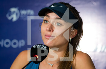 2021-11-11 - Paula Badosa of Spain talks to the media after the first round robin match at the 2021 Akron WTA Finals Guadalajara, Masters WTA tennis tournament on November 11, 2021 in Guadalajara, Mexico - 2021 AKRON WTA FINALS GUADALAJARA, MASTERS WTA TENNIS TOURNAMENT - INTERNATIONALS - TENNIS