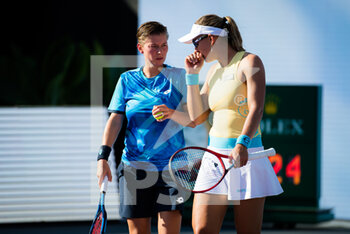 2021-11-12 - Nicole Melichar of the United States & Demi Schuurs of the Netherlands in action during the second round robin doubles match at the 2021 Akron WTA Finals Guadalajara, Masters WTA tennis tournament on November 12, 2021 in Guadalajara, Mexico - 2021 AKRON WTA FINALS GUADALAJARA, MASTERS WTA TENNIS TOURNAMENT - INTERNATIONALS - TENNIS