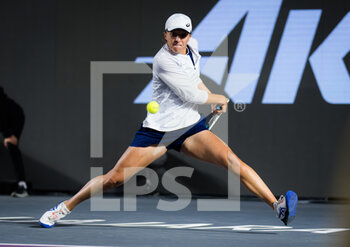 2021-11-13 - Iga Swiatek of Poland in action against Aryna Sabalenka of Belarus during the second round robin match at the 2021 Akron WTA Finals Guadalajara, Masters WTA tennis tournament on November 13, 2021 in Guadalajara, Mexico - 2021 AKRON WTA FINALS GUADALAJARA, MASTERS WTA TENNIS TOURNAMENT - INTERNATIONALS - TENNIS