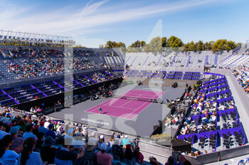 2021-11-15 - General View, Paula Badosa of Spain in action against Iga Swiatek of Poland during the third round robin match at the 2021 Akron WTA Finals Guadalajara, Masters WTA tennis tournament on November 15, 2021 in Guadalajara, Mexico - 2021 AKRON WTA FINALS GUADALAJARA, MASTERS WTA TENNIS TOURNAMENT - INTERNATIONALS - TENNIS