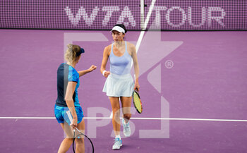 2021-11-17 - Su-Wei Hsieh of Chinese Taipeh & Elise Mertens of Belgium in action during the doubles final of the 2021 Akron WTA Finals Guadalajara, Masters WTA tennis tournament on November 17, 2021 in Guadalajara, Mexico - 2021 AKRON WTA FINALS GUADALAJARA, MASTERS WTA TENNIS TOURNAMENT - INTERNATIONALS - TENNIS