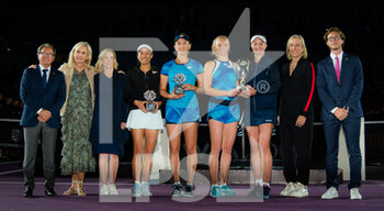 2021-11-17 - Su-Wei Hsieh of Chinese Taipeh & Elise Mertens and Barbora Krejcikova of the Czech Republic & Katerina Siniakova of the Czech Republic pose with their trophies after the doubles final of the 2021 Akron WTA Finals Guadalajara, Masters WTA tennis tournament on November 17, 2021 in Guadalajara, Mexico - 2021 AKRON WTA FINALS GUADALAJARA, MASTERS WTA TENNIS TOURNAMENT - INTERNATIONALS - TENNIS