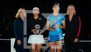 2021-11-17 - Su-Wei Hsieh of Chinese Taipeh & Elise Mertens pose with their runner-up trophies after the doubles final of the 2021 Akron WTA Finals Guadalajara, Masters WTA tennis tournament on November 17, 2021 in Guadalajara, Mexico - 2021 AKRON WTA FINALS GUADALAJARA, MASTERS WTA TENNIS TOURNAMENT - INTERNATIONALS - TENNIS