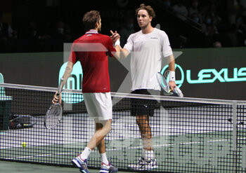 2021-12-04 - Jan-Lennard Struff of Germany and Daniil Medvedev of Russia during the semi-finals of the Davis Cup 2021, tennis match between Russia and Germany on December 4, 2021 at Madrid Arena in Madrid, Spain - SEMI-FINALS OF THE DAVIS CUP 2021 - RUSSIA VS GERMANY - INTERNATIONALS - TENNIS