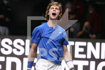2021-12-05 - Andrey Rublev of Russia celebrates during the final of the Davis Cup 2021, tennis match between Russia and Croatia on December 5, 2021 at Madrid Arena in Madrid, Spain - FINAL OF THE DAVIS CUP 2021 - RUSSIA VS CROATIA - INTERNATIONALS - TENNIS