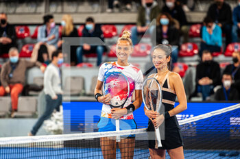 2021-12-18 - Arantxa Rus of Netherlands and Alize Lim of France during the Open de Rouen 2021, semi-finals Tennis match on December 18, 2021 at Kindarena in Rouen, France - OPEN DE ROUEN 2021, SEMI-FINALS - INTERNATIONALS - TENNIS