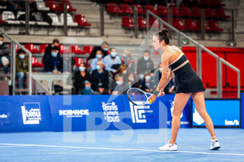 2021-12-18 - Alize Lim of France during the Open de Rouen 2021, semi-finals Tennis match against Arantxa Rus of Netherlands on December 18, 2021 at Kindarena in Rouen, France - OPEN DE ROUEN 2021, SEMI-FINALS - INTERNATIONALS - TENNIS