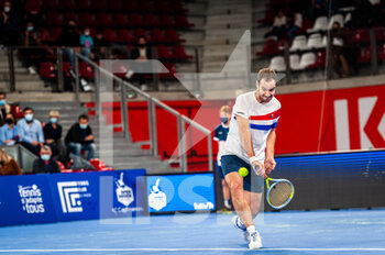 2021-12-18 - Richard Gasquet of France during the Open de Rouen 2021, semi-finals Tennis match against Gregoire Barrere of France on December 18, 2021 at Kindarena in Rouen, France - OPEN DE ROUEN 2021, SEMI-FINALS - INTERNATIONALS - TENNIS