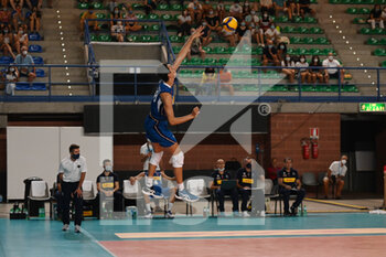 2021-08-25 - Alessandro Michieletto to serve - FRIENDLY GAME 2021 - ITALY VS BELGIUM - FRIENDLY MATCH - VOLLEYBALL