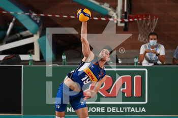 2021-08-25 - Daniele Lavia on service - FRIENDLY GAME 2021 - ITALY VS BELGIUM - FRIENDLY MATCH - VOLLEYBALL