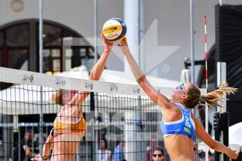 2021-07-31 - FIVB Beach Volleyball World Tour 1 Star Ljubljana; contrasto a ret tra Štochlová Marie-Sára (CZE) e N. Bisgaard (DEN) - BEACH VOLLEY WORLD TOUR 2021 - BEACH VOLLEY - VOLLEYBALL