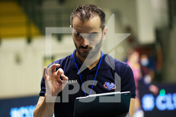 2021-12-08 - Head Coach Marco Gaspari (Vero Volley Monza) - VERO VOLLEY MONZA VS ASPTT MULHOUSE - CHAMPIONS LEAGUE WOMEN - VOLLEYBALL