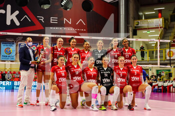 2021-09-30 - UYBA Unet E-Work Busto Arsizio team during the Trofeo Mimmo Fusco 2021 volleyball match between UYBA Unet E-Work Busto Arsizio and VBC Casalmaggiore at E-Work Arena, Busto Arsizio, Italy on September 30, 2021 - TROFEO MIMMO FUSCO 2021 - EVENTS - VOLLEYBALL