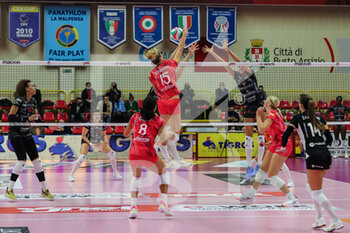 2021-10-20 - Jovana Stevanovic #15 of UYBA Unet E-Work Busto Arsizio in action during the Volley Serie A women 2021/22 match between Unet E-Work Busto Arsizio vs Bartoccini-Fortinfissi Perugia at E-Work Arena on October 20, 2021 in Busto Arsizio, Italy - UNET E-WORK BUSTO ARSIZIO VS BARTOCCINI FORTINFISSI PERUGIA - SERIE A1 WOMEN - VOLLEYBALL