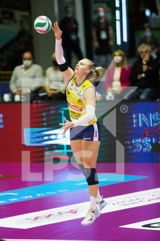 2021-10-30 - PLUMMER KATHRYN ROSE (Imoco Volley Conegliano) at service - VERO VOLLEY MONZA VS IMOCO VOLLEY CONEGLIANO - SERIE A1 WOMEN - VOLLEYBALL