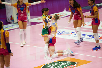 2021-10-30 - MAGDALENA STYSIAK and BEATRICE PARROCCHIALE celebrates after scoring a point - VERO VOLLEY MONZA VS IMOCO VOLLEY CONEGLIANO - SERIE A1 WOMEN - VOLLEYBALL