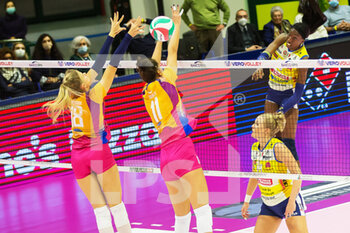 2021-10-30 - Spike of  PAOLA EGONU (Imoco Volley Conegliano) over the block of ANNA DANESI (Vero Volley Monza) - VERO VOLLEY MONZA VS IMOCO VOLLEY CONEGLIANO - SERIE A1 WOMEN - VOLLEYBALL