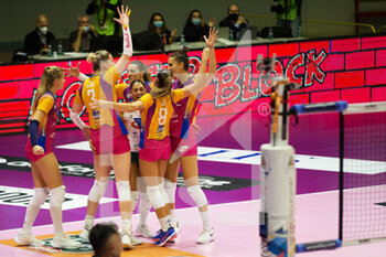 2021-10-30 - Monza players celebrates after scoring set point - VERO VOLLEY MONZA VS IMOCO VOLLEY CONEGLIANO - SERIE A1 WOMEN - VOLLEYBALL