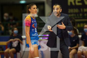 2021-11-20 - MARCO GASPARI (coach Vero Volley Monza) with ALESSIA ORRO - VERO VOLLEY MONZA VS VBC TRASPORTI PESANTI CASALMAGGIORE - SERIE A1 WOMEN - VOLLEYBALL