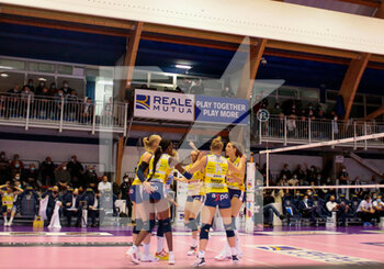 2021-11-10 - Imoco Team during the Volleyball Italian Serie A1 Women match between Reale Mutua Fenera Chieri vs Imoco Volley Conegliano at PalaFenera, Chieri/Torino on November 10, 2021. Photo Nderim Kaceli - REALE MUTUA FENERA CHIERI VS IMOCO VOLLEY CONEGLIANO - SERIE A1 WOMEN - VOLLEYBALL