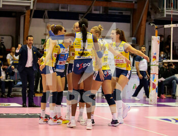2021-11-10 - Imoco Team during the Volleyball Italian Serie A1 Women match between Reale Mutua Fenera Chieri vs Imoco Volley Conegliano at PalaFenera, Chieri/Torino on November 10, 2021. Photo Nderim Kaceli - REALE MUTUA FENERA CHIERI VS IMOCO VOLLEY CONEGLIANO - SERIE A1 WOMEN - VOLLEYBALL