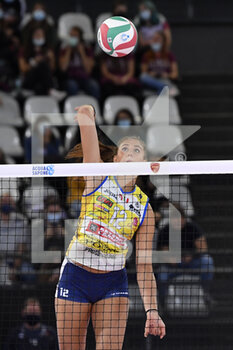 2021-10-17 - Frosini Giorgia of Imoco Volley Conegliano in action during the Women's Volleyball Championship Series A match between Acqua & Sapone Volley Roma and Imoco Volley Conegliano at PalaEur, October 17, 2021 in Rome, Italy.  - ACQUA&SAPONE ROMA VOLLEY CLUB VS IMOCO VOLLEY CONEGLIANO - SERIE A1 WOMEN - VOLLEYBALL