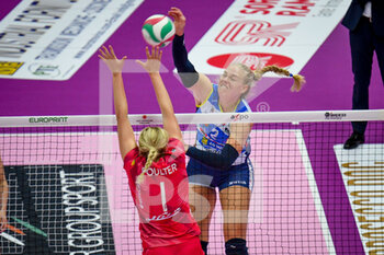 2021-11-06 - Spike of Kathryn Rose Plummer (Conegliano) on the wall of Jordyn Poulter (Busto Arsizio) - IMOCO VOLLEY CONEGLIANO VS UNET E-WORK BUSTO ARSIZIO  - SERIE A1 WOMEN - VOLLEYBALL