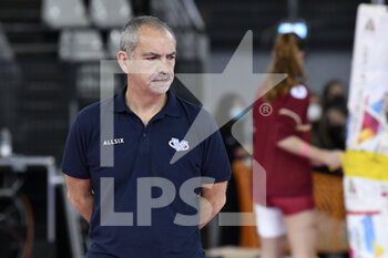 2021-11-14 - Vero Volley Staff during the Women's Volleyball Championship Series A1 match between Acqua & Sapone Volley Roma and Vero Volley Monza at PalaEur, 14th November, 2021 in Rome, Italy.  - ACQUA&SAPONE ROMA VOLLEY CLUB VS VERO VOLLEY MONZA - SERIE A1 WOMEN - VOLLEYBALL