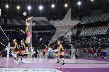 2021-11-14 - Klimets Hanna of Acqua & Sapone Roma Volley  in action during the Women's Volleyball Championship Series A1 match between Acqua & Sapone Volley Roma and Vero Volley Monza at PalaEur, 14th November, 2021 in Rome, Italy.  - ACQUA&SAPONE ROMA VOLLEY CLUB VS VERO VOLLEY MONZA - SERIE A1 WOMEN - VOLLEYBALL