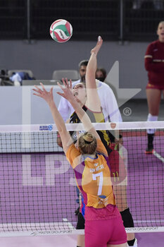 2021-11-14 - Klimets Hanna of Acqua & Sapone Roma Volley  in action during the Women's Volleyball Championship Series A1 match between Acqua & Sapone Volley Roma and Vero Volley Monza at PalaEur, 14th November, 2021 in Rome, Italy.  - ACQUA&SAPONE ROMA VOLLEY CLUB VS VERO VOLLEY MONZA - SERIE A1 WOMEN - VOLLEYBALL
