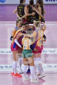 2021-11-14 - Vero Volley Monza Team in action during the Women's Volleyball Championship Series A1 match between Acqua & Sapone Volley Roma and Vero Volley Monza at PalaEur, 14th November, 2021 in Rome, Italy.  - ACQUA&SAPONE ROMA VOLLEY CLUB VS VERO VOLLEY MONZA - SERIE A1 WOMEN - VOLLEYBALL